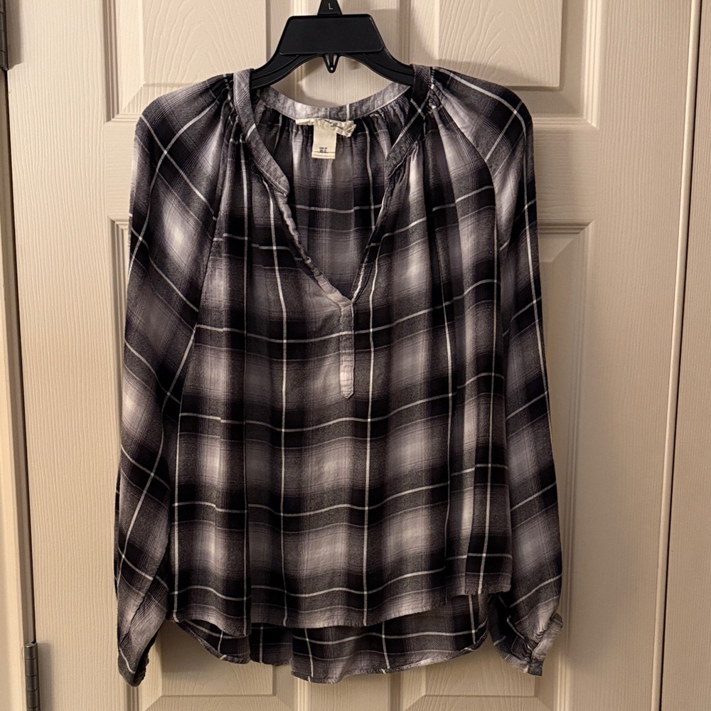 H&M Black and White Plaid  v neck flannel peasant shirt